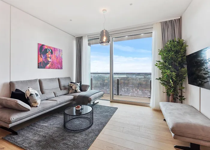 Penthouse With Rooftop Pool And Terrace Views