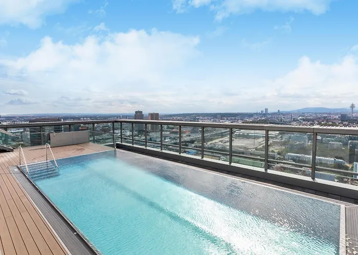 Penthouse With Rooftop Pool And Terrace Views Apartment Vienna