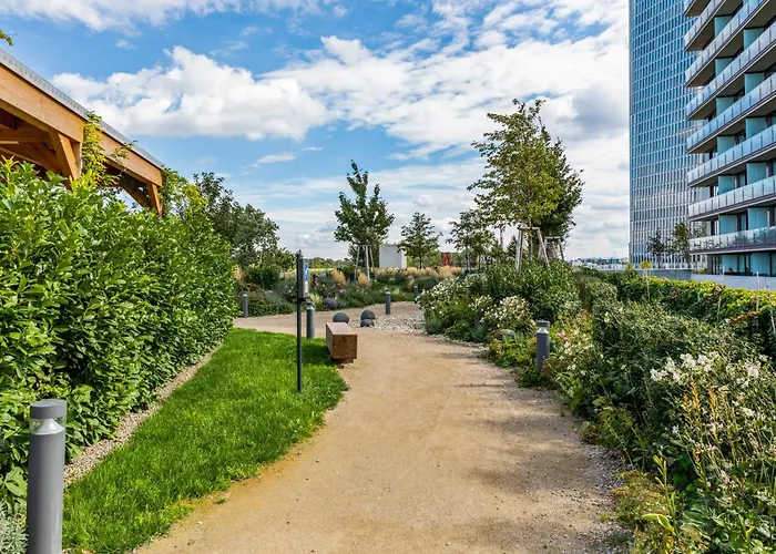 Penthouse With Rooftop Pool And Terrace Views Vienna